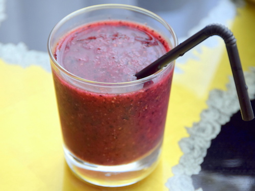 ブルーベリーとチアシードのスムージー完成