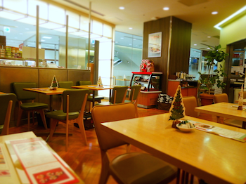 お店に入る