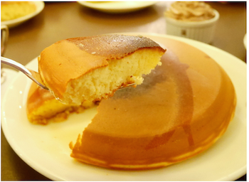 パンケーキ食べる