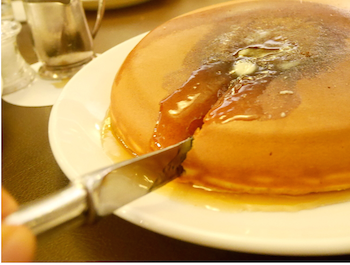 パンケーキ入刀
