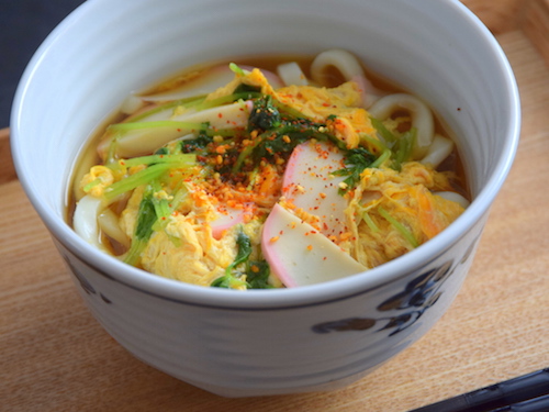 かまぼこと三つ葉の卵とじうどん完成