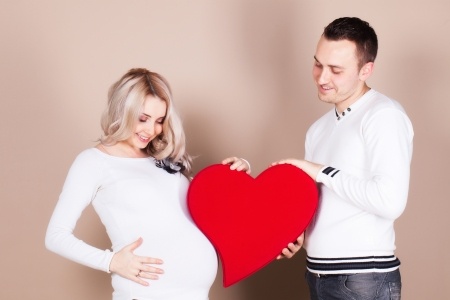 17099391 - pregnant woman with husband