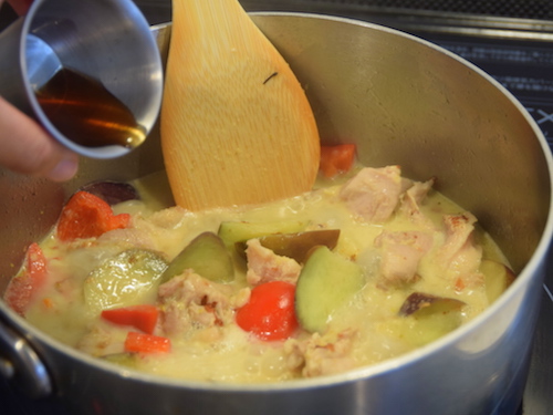 暑さ吹き飛ぶ!タイ風グリーンカレー㈭
