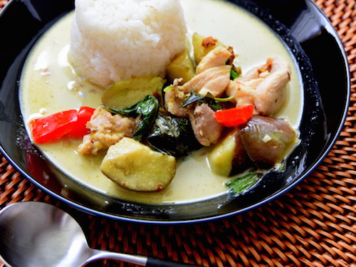 暑さ吹き飛ぶ!タイ風グリーンカレー完成