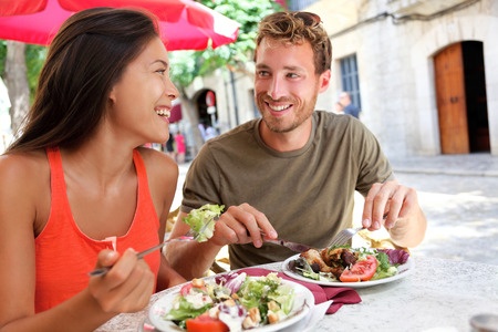 男性から食事に誘われたからと言ってあなたを好きとは限らない