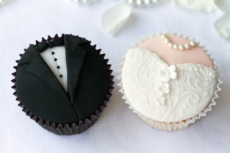 14149449 - bride and groom cupcakes