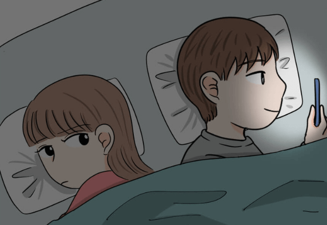 深夜までスマホに夢中な夫…『本名でやってる』“いけない暇つぶし”を把握した妻の【釘の刺し方】が恐怖！
