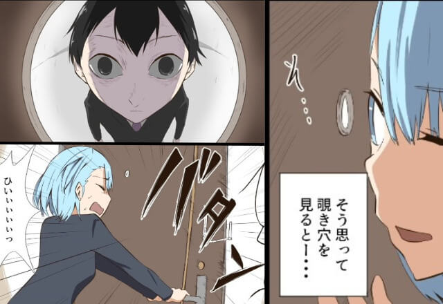 家に帰ると“黒く染まったベッド”。犯人は扉の向こう…！？『ピンポーン…』縋る思いでスコープを覗くも、絶望の淵に立たされる！？【漫画】