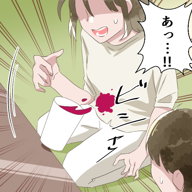 「あっ…服が！」義実家で飲み物をこぼした嫁…着替えるために席を外すが⇒そんな嫁を“不気味な笑み”で見つめる男がいて！？【漫画】