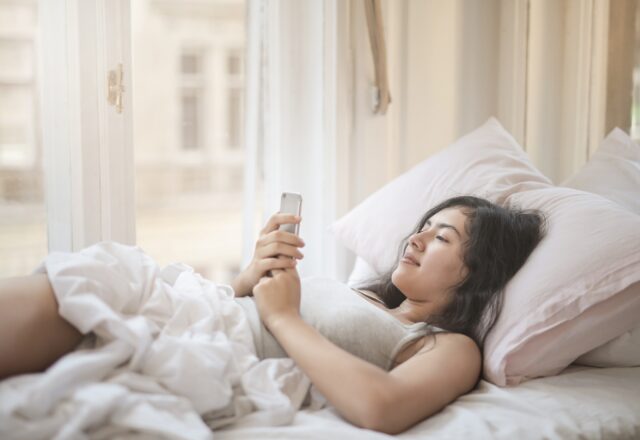か、可愛すぎる…。彼の心を掴む【おやすみLINE】って？