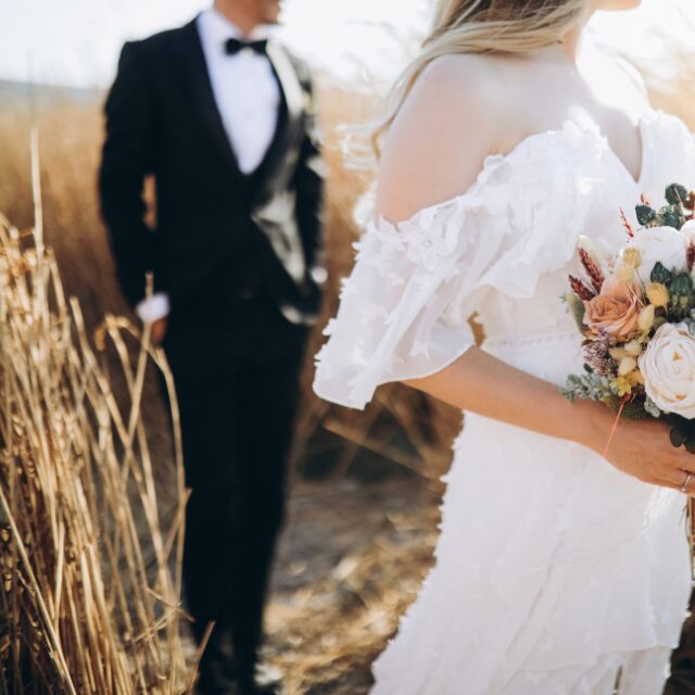 結婚式当日…新婦「今日リスケで♡」新郎「できるわけないだろ！？」焦る新郎だが⇒新婦「だって…（笑）」その後、続けた言葉に背筋が凍る。