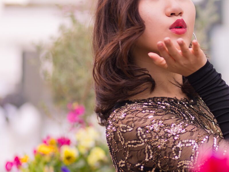 男は絶対好き！男人気No.1の「小悪魔系女子」とは