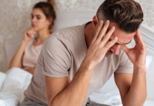 男性が”大嫌い”な女性の行動。3位「ネガティブ」2位「秘密主義」1位は…