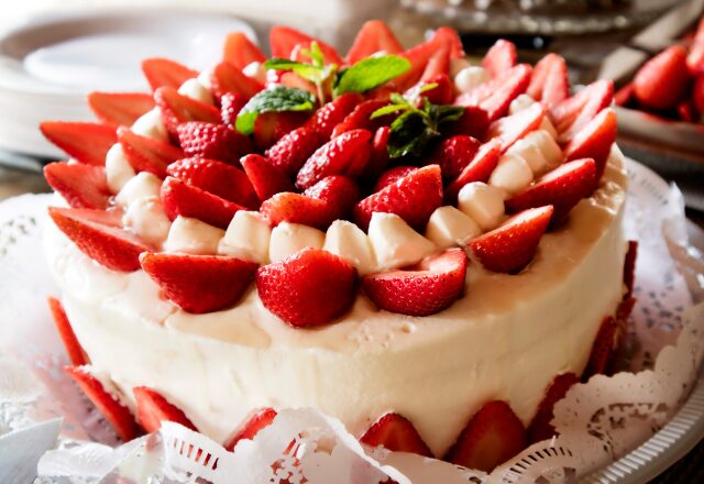 【嫁の誕生日なのに…】ケーキは義妹だけ！？しかし⇒義母の“悪意ある態度”に気がついた夫は「母さん…」
