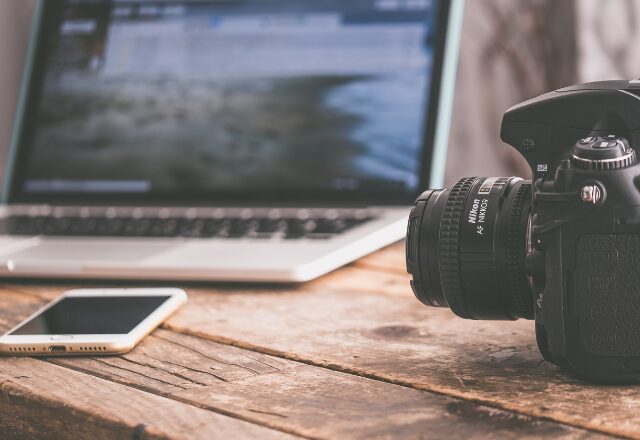 家族旅行の写真整理中、夫の“浮気写真”を発見！？否定する夫だが…⇒冷静な問い詰めで、妻があっさりと勝利！