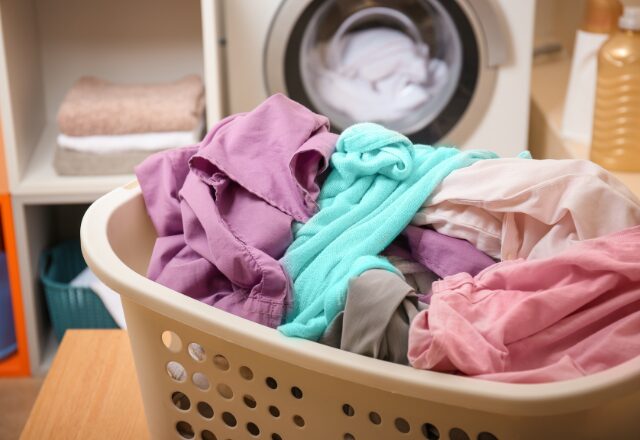 「妻の仕事だろ？」お盆休み“10連休”の夫が洗濯物を放置！しかし⇒妻の【冷静な一言】で大慌て！？